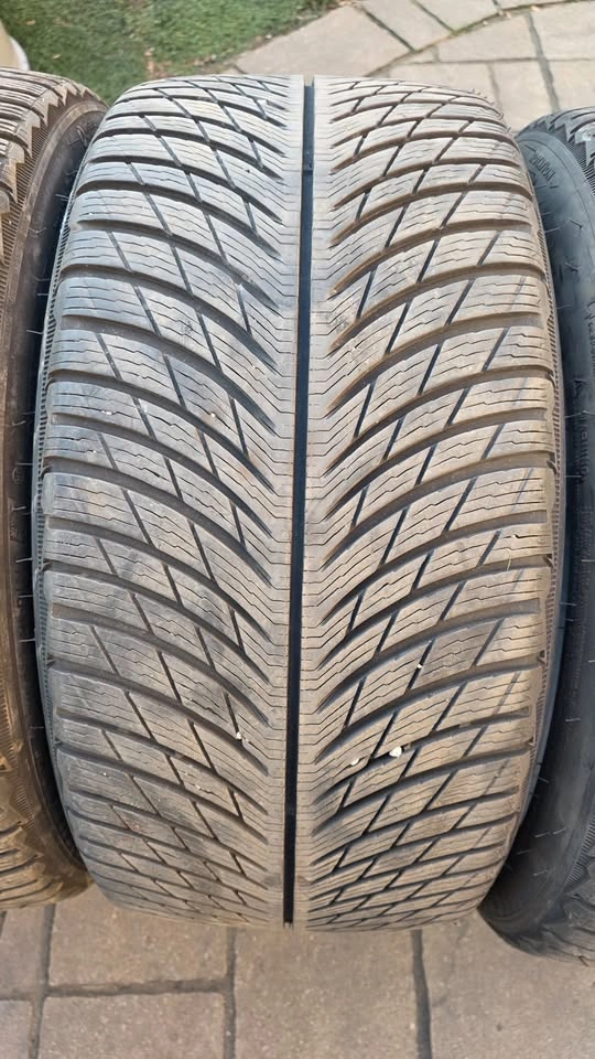 255/35/19 Michelin Pilot Alpin 5 Winter Tires - 85% Tread - photo 3