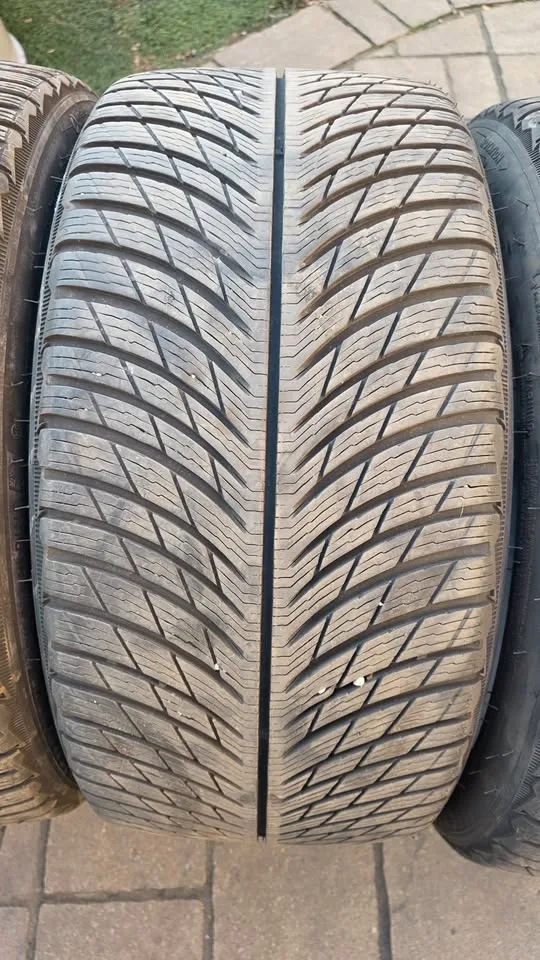 255/35/19 Michelin Pilot Alpin 5 Winter Tires - 85% Tread - photo 3