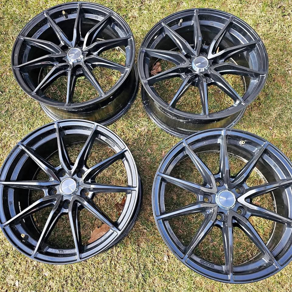 17 inch Enkei Draco alloy rims 5x114.3 like new