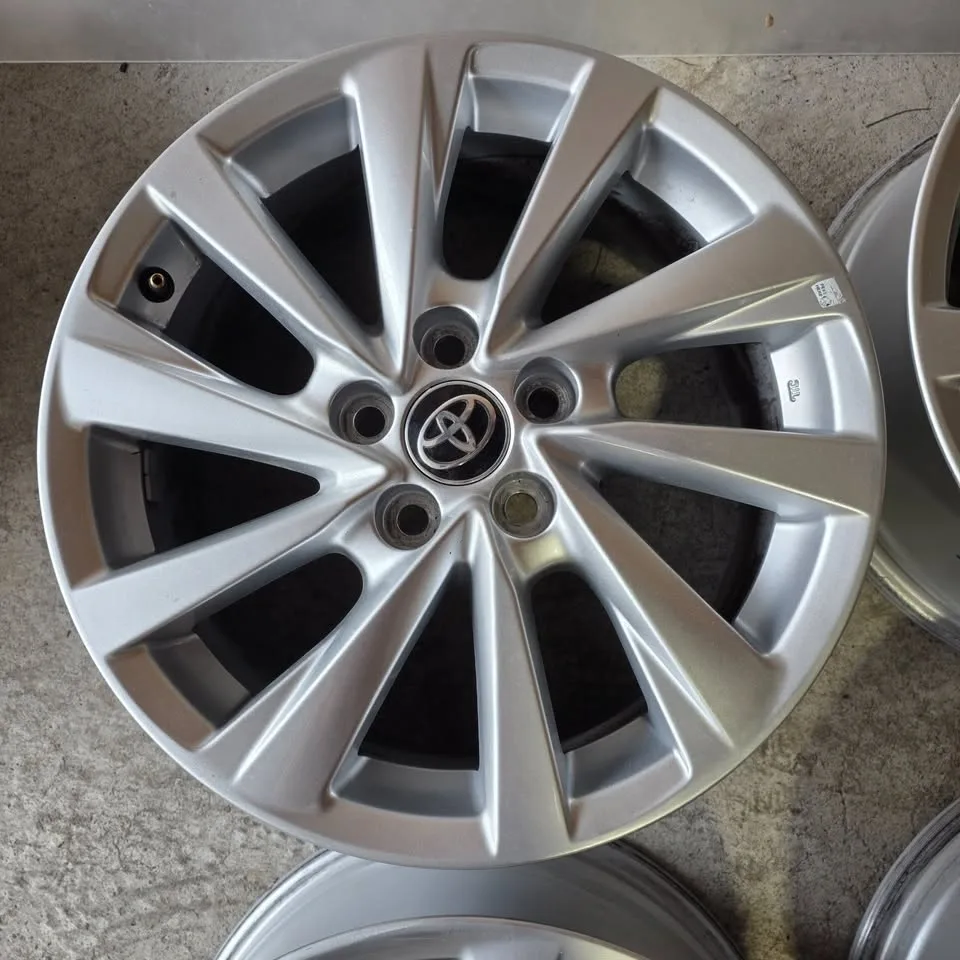 17 inch Toyota camry OEM alloy rims and tpms sensors - photo 4