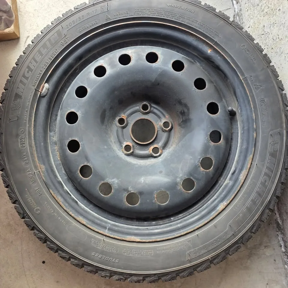 205/55/17 Michelin winter tires 85% tread with steel rims 5x112 - photo 2