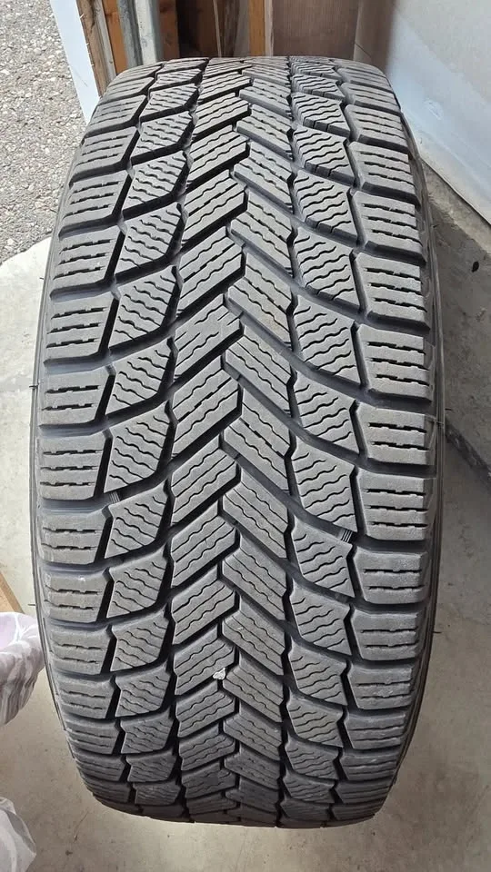 205/55/17 Michelin winter tires 85% tread with steel rims 5x112 - photo 4
