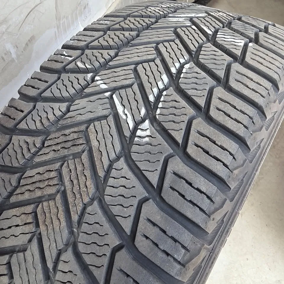205/55/17 Michelin winter tires 85% tread with steel rims 5x112 - photo 5