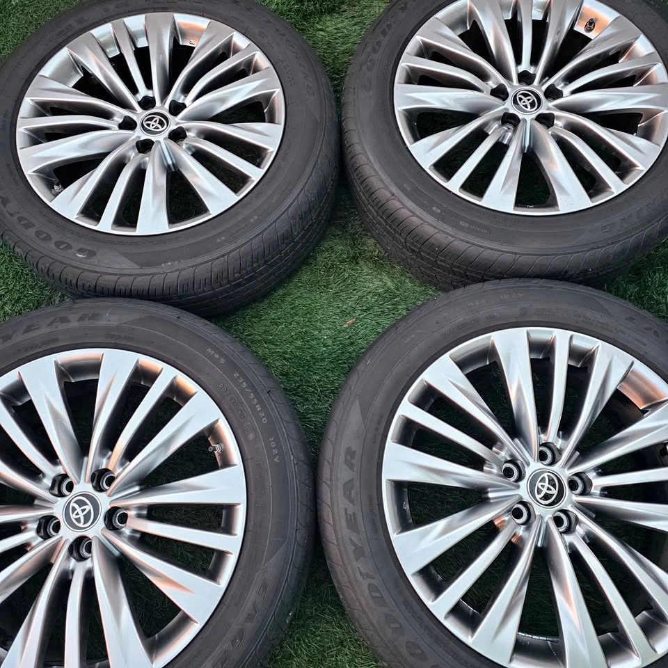 235/55/20 Goodyear Tires with Toyota OEM Rims & TPMS