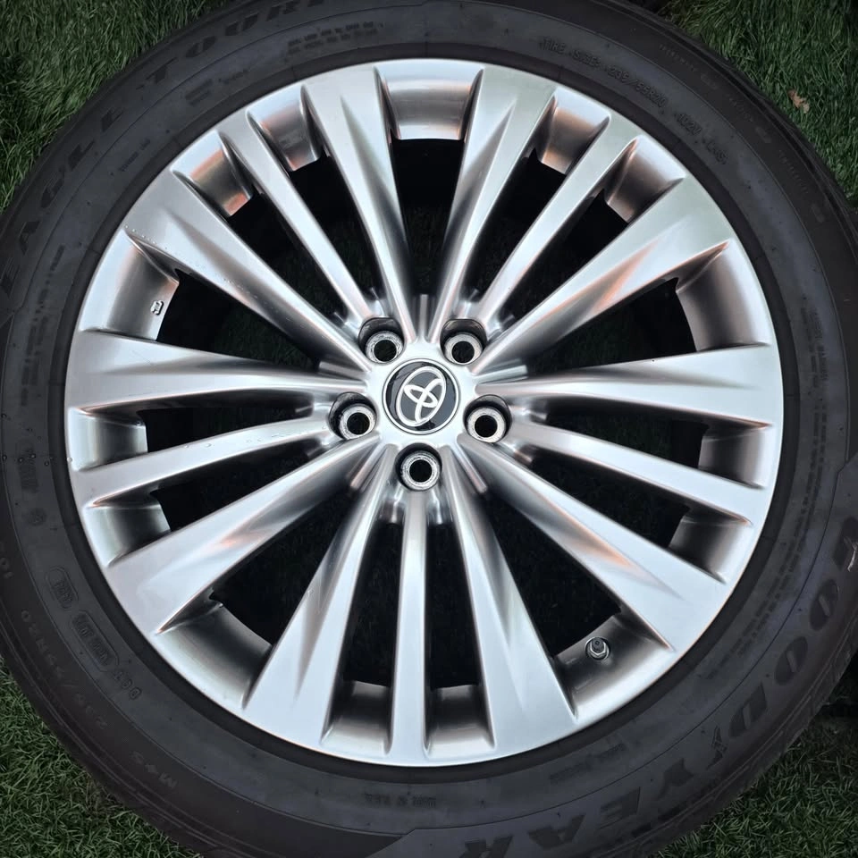 235/55/20 Goodyear Tires with Toyota OEM Rims & TPMS - photo 4
