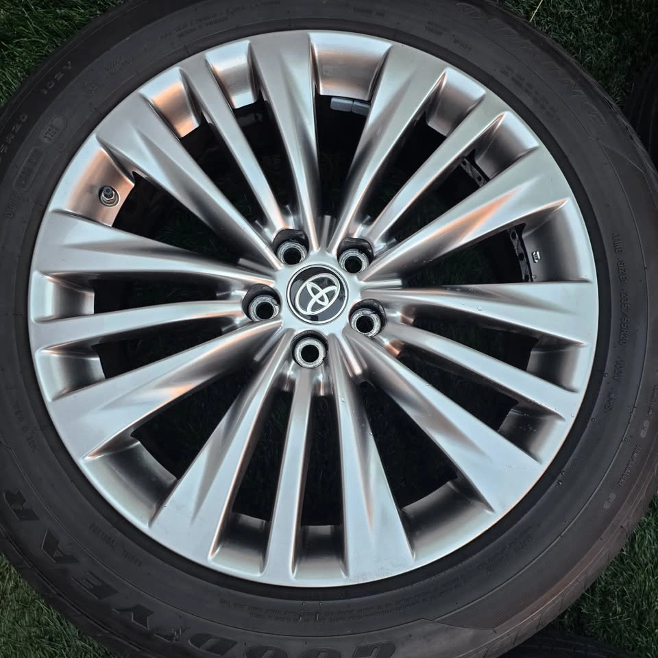 235/55/20 Goodyear Tires with Toyota OEM Rims & TPMS - photo 5