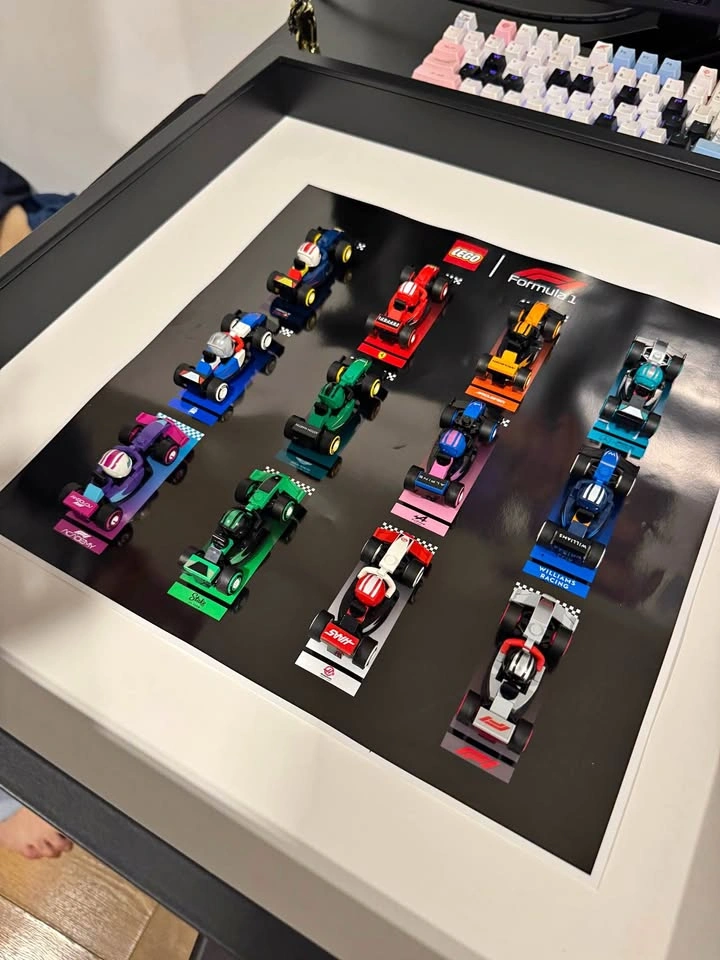 LEGO F1 Minifigure With Wall Frame