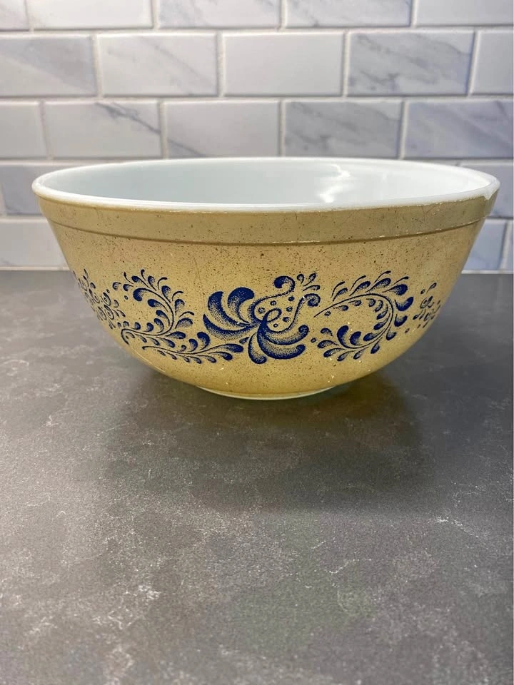 Pyrex Old Town Blue 2.5 qt Mixing Bowl Pattern #403