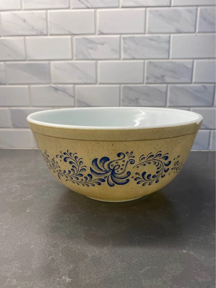 Pyrex Old Town Blue 2.5 qt Mixing Bowl Pattern #403 - photo 3