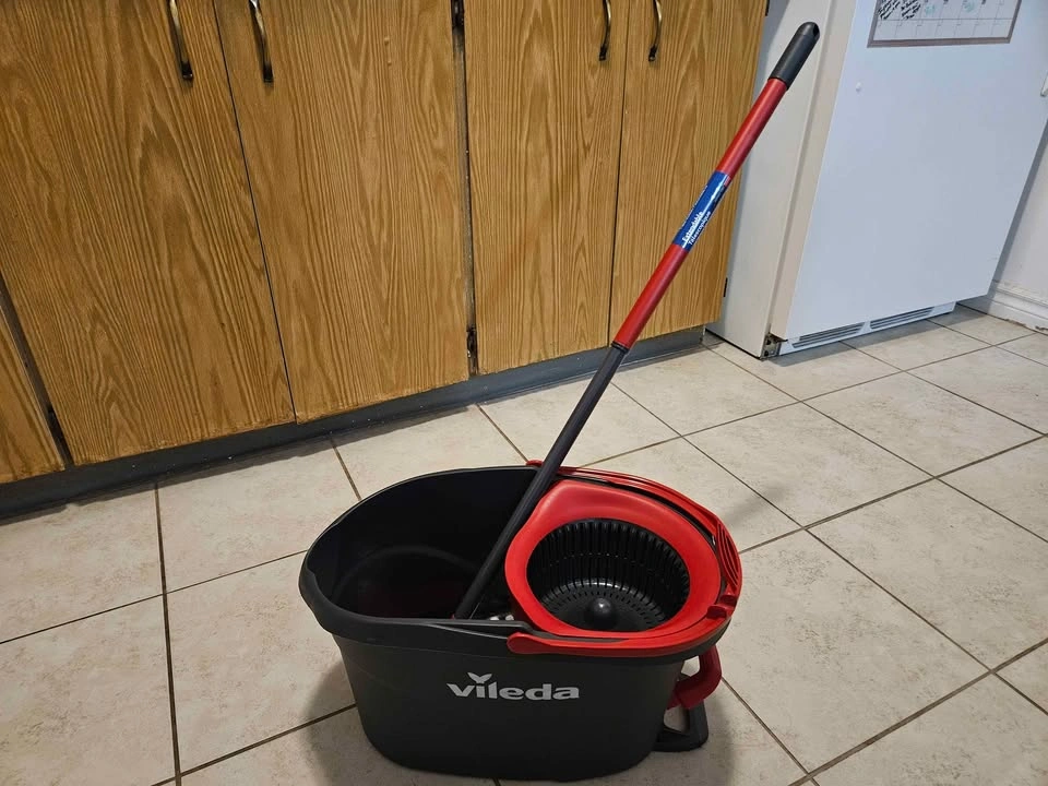 Vileda EasyWring Spin Mop and Bucket- Brand New - photo 3