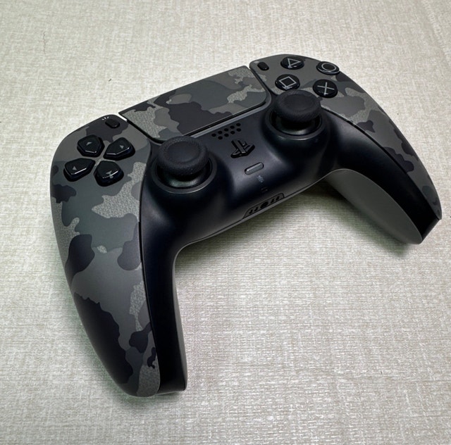 Gray Camouflage ps5 controller - photo 3