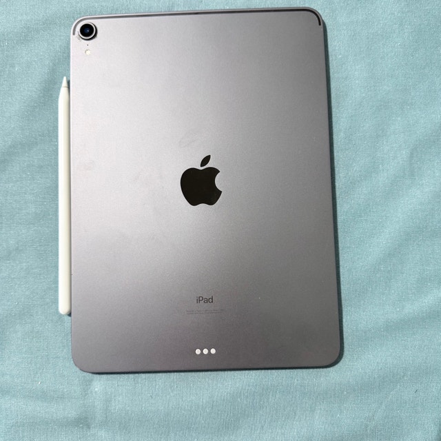 Used iPad Pro with Apple Pencil and Magic Keyboard - photo 2