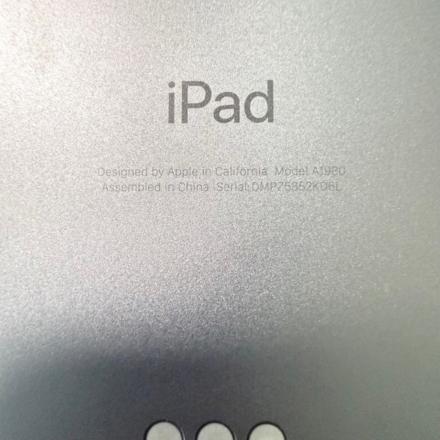 Used iPad Pro with Apple Pencil and Magic Keyboard - photo 3