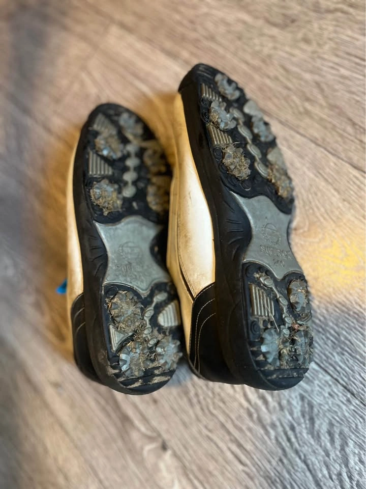 Golfing Cleats Size 6 Women’s - photo 2
