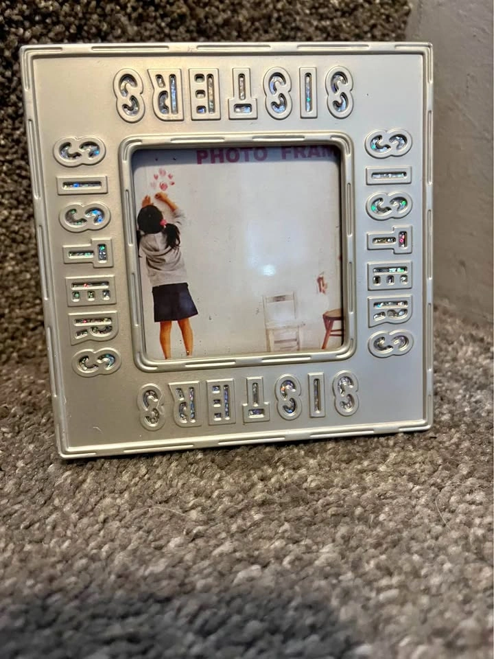 Sisters frame