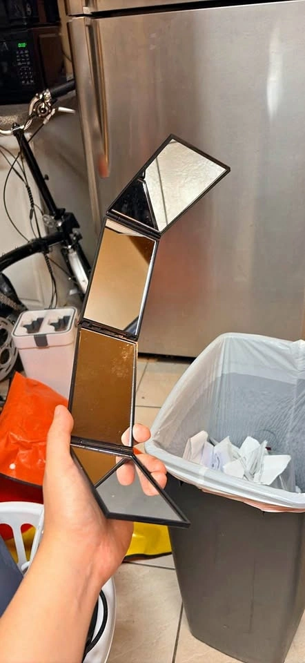 Foldable compact mirror