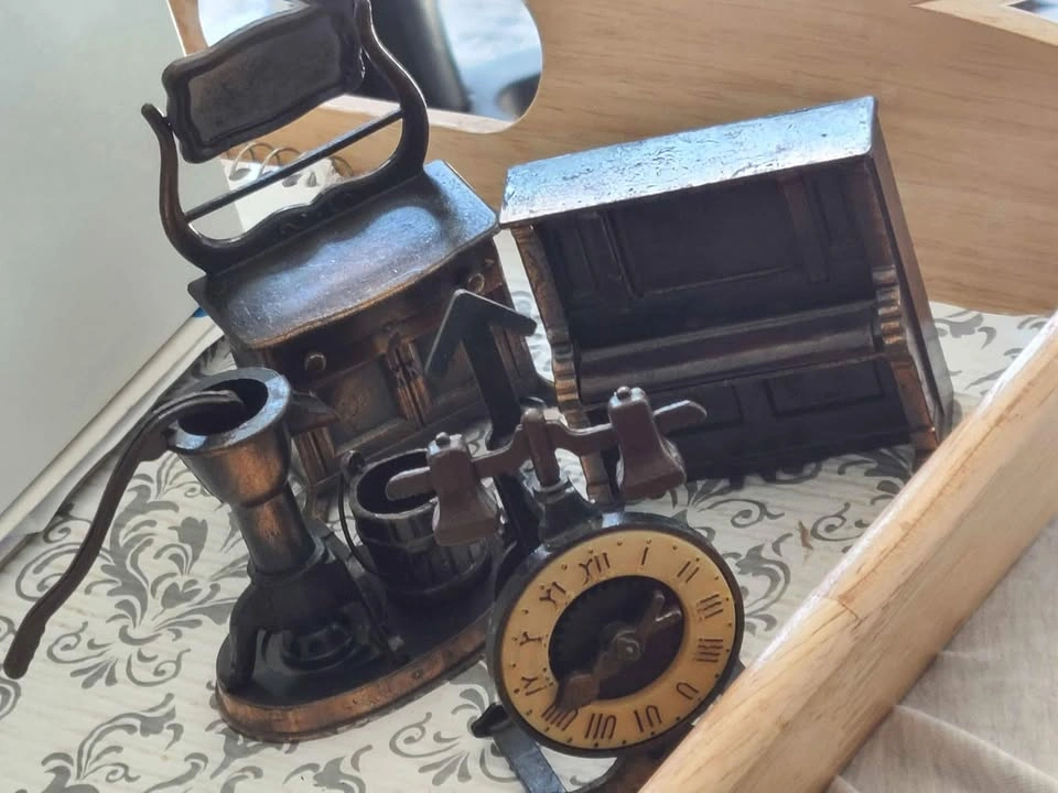 Vintage Durham 1976 OLD FASHION MINIATURES Metal Die-Cast Furnit