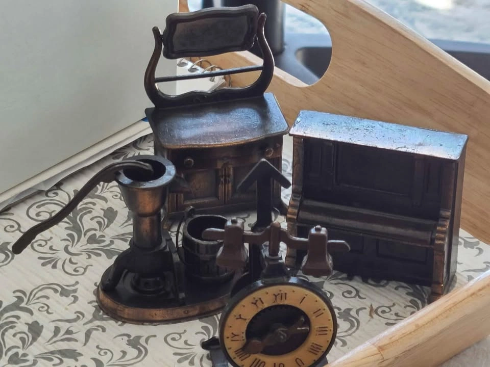 Vintage Durham 1976 OLD FASHION MINIATURES Metal Die-Cast Furnit - photo 2