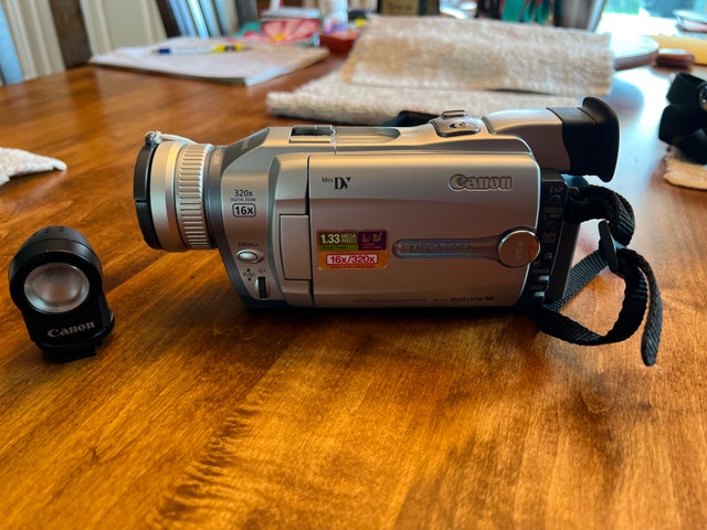Canon Optura 10 MiniDV Camcorder