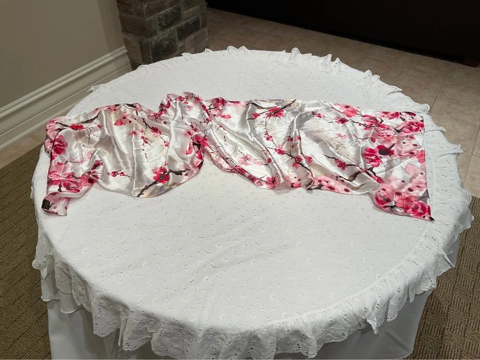 Woman’s 100% Silk Scarf - photo 3