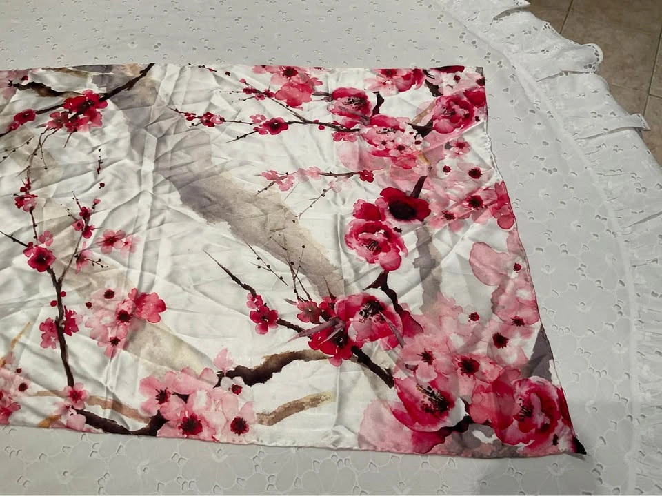 Woman’s 100% Silk Scarf - photo 4