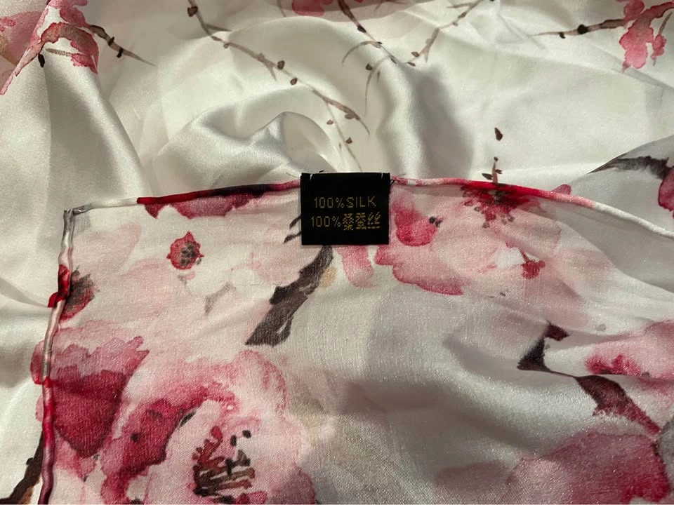 Woman’s 100% Silk Scarf - photo 5