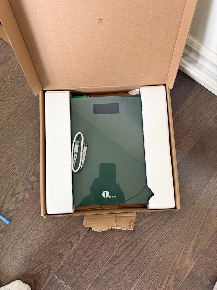 1byone Digital Bathroom Scale | Tempered Glass | 396 lb Capacity