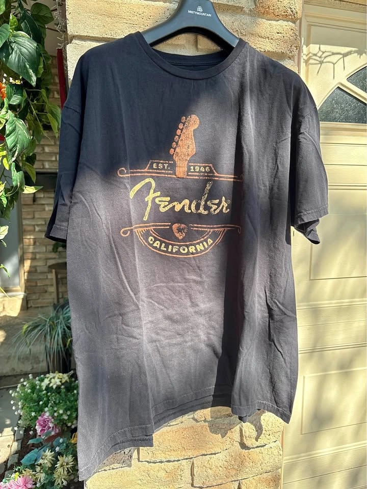 🎸 Fender "Est. 1946 California" Graphic T-Shirt - Size 2XL