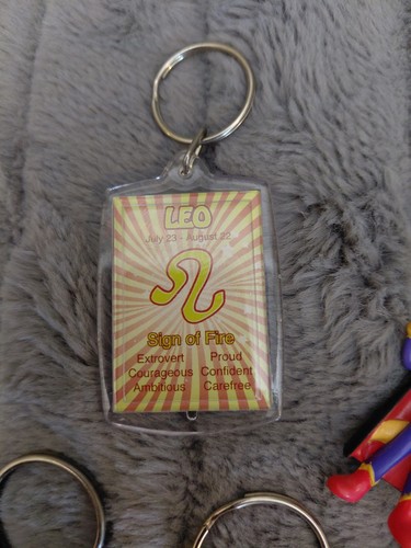 Vintage & Modern Souvenir Keychain Lot of 11 - photo 3
