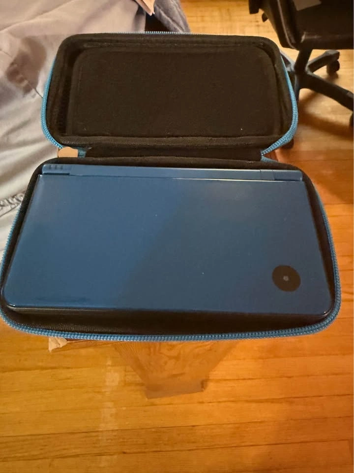 Nintendo DSi XL - photo 2
