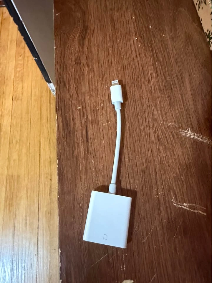 Apple Lightning to SD Card Camera Reader - photo 2