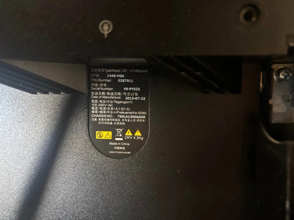 Dell P190St and Lenovo LT1952p Computer Monitors - photo 3