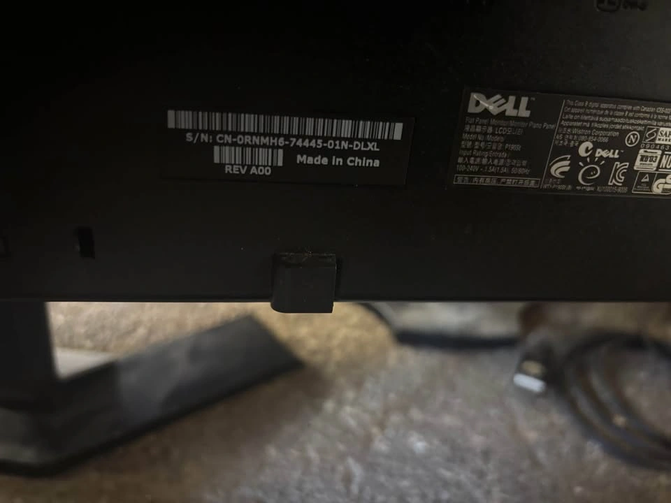 Dell P190St and Lenovo LT1952p Computer Monitors - photo 4