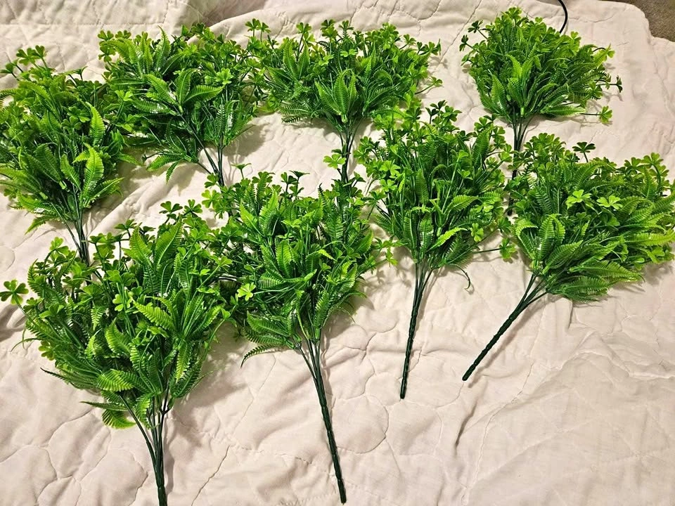 Artificial leaf bunches pack of 8. Take all for $10