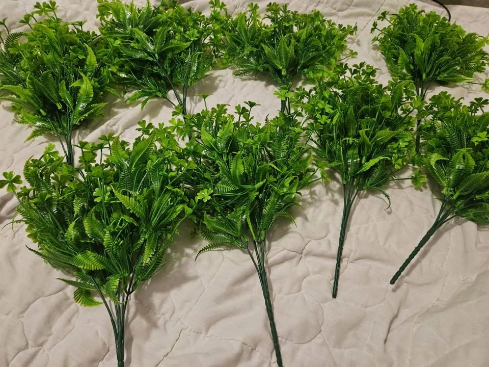 Artificial leaf bunches pack of 8. Take all for $10 - photo 3