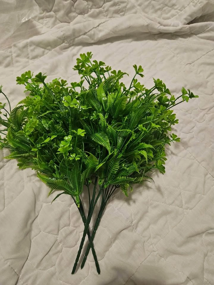 Artificial leaf bunches pack of 8. Take all for $10 - photo 4