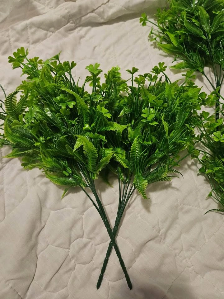 Artificial leaf bunches pack of 8. Take all for $10 - photo 5