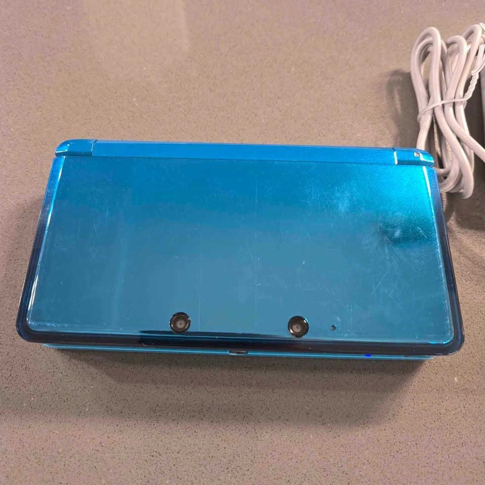 Nintendo 3DS. Clean, great condition. Aqua blue. Charger, stylus - photo 4