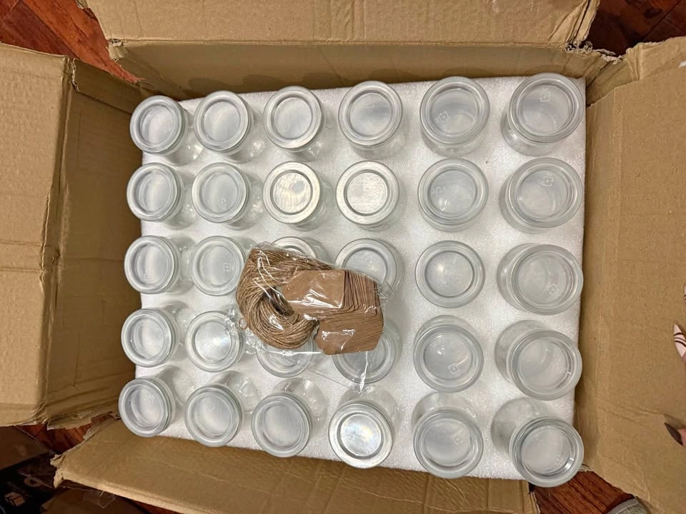 60-Piece Glass Yogurt Jars with Lids and Tags