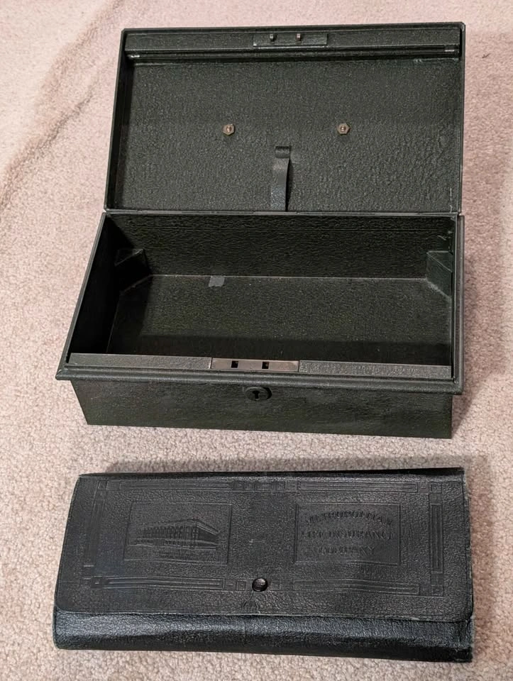 Vintage Metal Document Box with Metropolitan Life Insurance Wall - photo 2