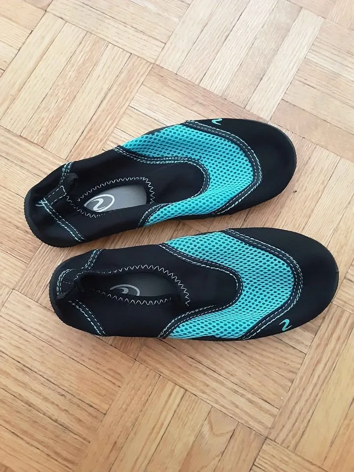 Black and Teal Water Shoes Kids Size 1 Youth - photo 3