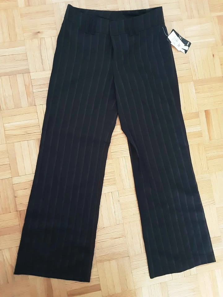 Brand New Suzy Black Pinstripe Pants NWT Size 3/4 - photo 3