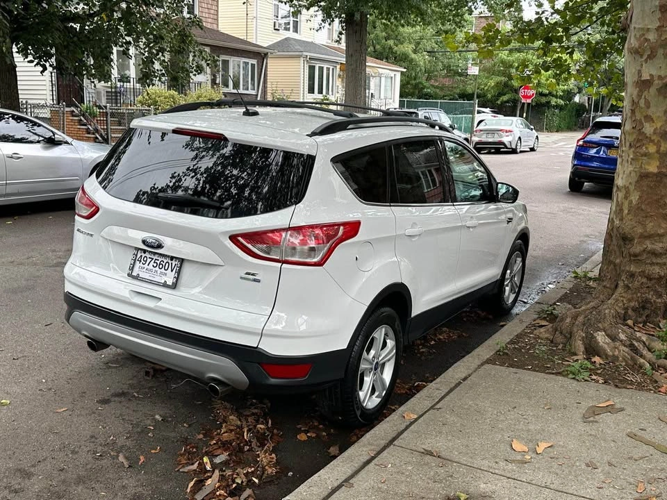 2015 Ford Escape SE Sport Utility 4D - photo 4