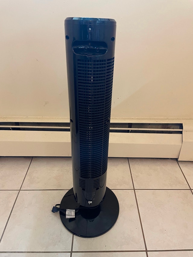 Lasko 32" Slim Oscillating Tower Fan - photo 2