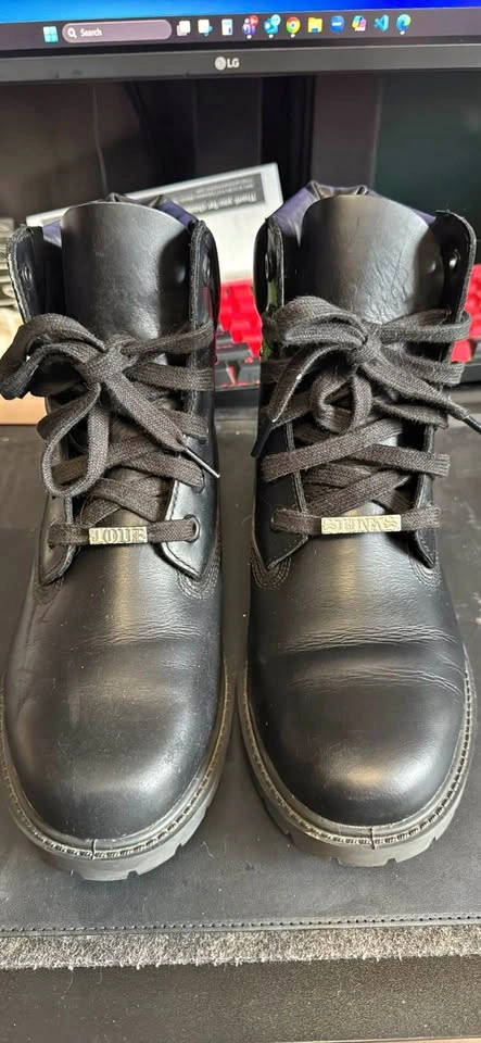 Black Timberlands Women’s SZ 8