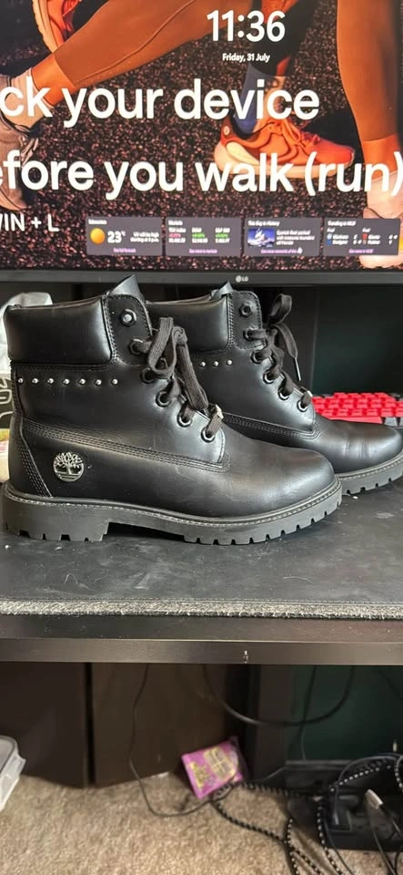 Black Timberlands Women’s SZ 8 - photo 2