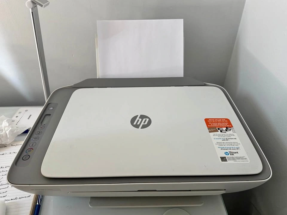HP DeskJet 2755e Printer and 700 paper sheets