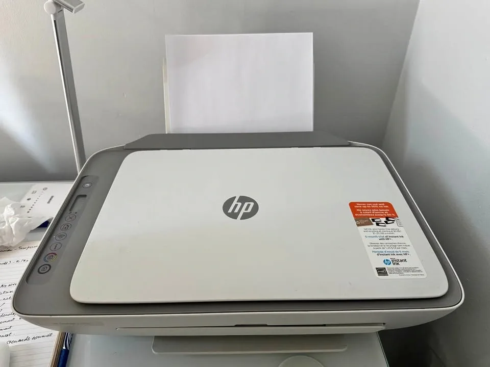 HP DeskJet 2755e Printer and 700 paper sheets