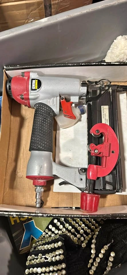 CENTRAL PNEUMATIC 18 gauge 2-in-1 air nailer/stapler