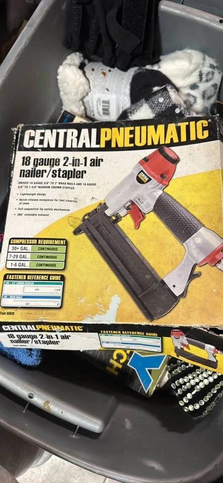 CENTRAL PNEUMATIC 18 gauge 2-in-1 air nailer/stapler - photo 2